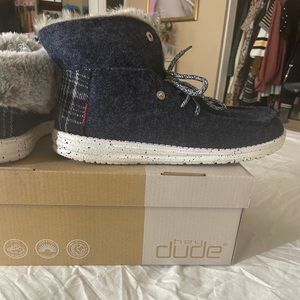 Used Hey dude Britt Nut navy size 9